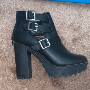 Platform buckle booties - black